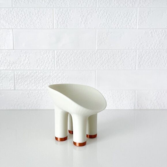 Miniature Patio Table 6 Chairs Bone White Copper Large Round 1:6 Scale Dollhouse - Picture 3 of 8